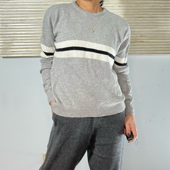 Brandy Melville Sweaters - Brandy Melville Bernadette cashmere blend striped center sweater